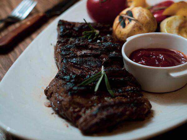 Золотая империя - Стейк Турандот с соусом Строганов