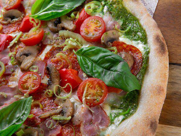 Труффальдино - Пицца Мясная с салями и беконом