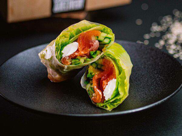 Noodle police - Спринг ролл с лососем, тунцом, авокадо и манго