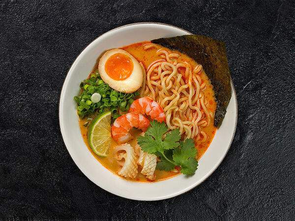 Bluefin Ramen Sushi Nikkei - Рамен в стиле том ям с морепродуктами