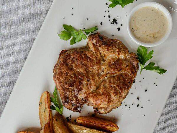 Traveler's coffee - Стейк из свинины с перечным соусом