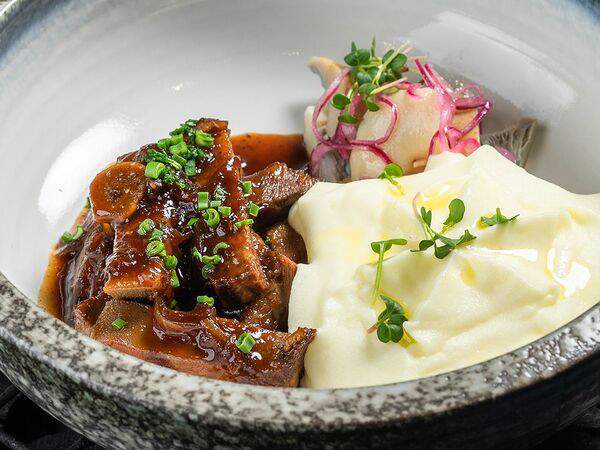 Разжигатели - Язык на гриле в корейском соусе BBQ с картофельным кремом