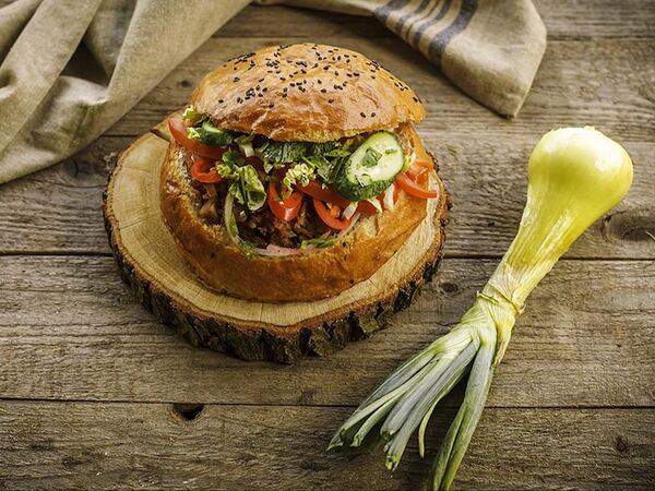 Шаурмичная - Шаурма в булочке с говядиной