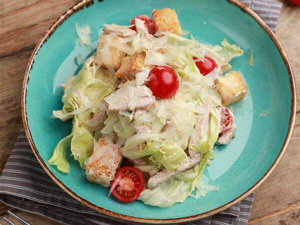 Большие Тарелки - Салат Цезарь с курицей