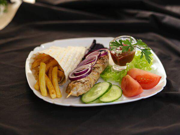 Vintage smile - Шашлычок Куриный с фри и овощами