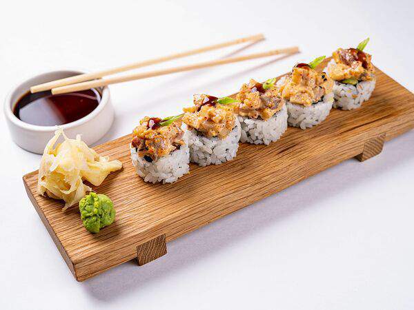 Клево - С лакедрой и лососем со спайси соусом