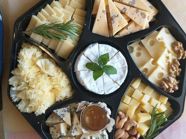 Лаврушка - Сырная тарелка №4