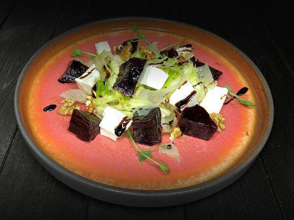 Best Hall - С запеченной свеклой и брынзой