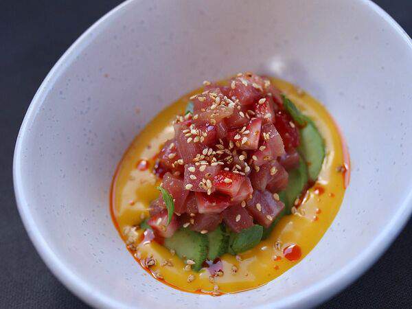 The Odi - Тартар из тунца с авокадо и клубникой