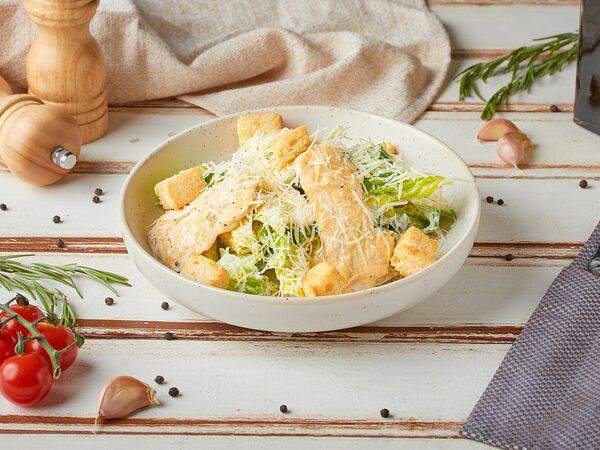 Yoshi Sushi & Mulino Pizza - Салат Цезарь с курицей