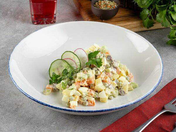 Агонь BBQ Ratskeller - Салат Оливье с телячьим языком