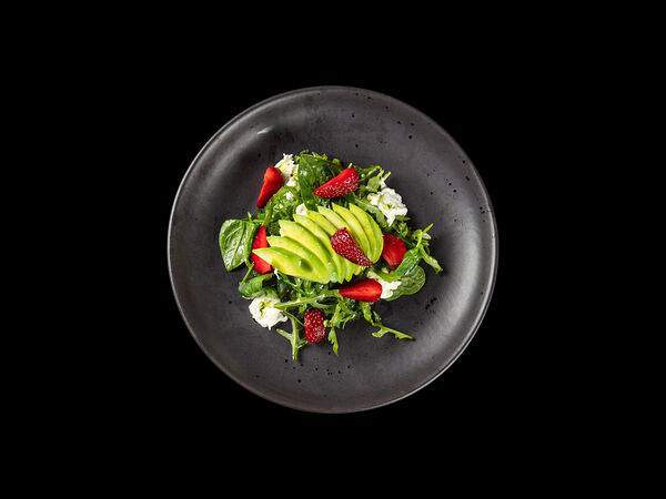 Koi sushi bar - Салат со страчателлой и клубникой