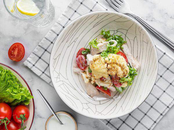 Eat fresh - Салат из цветной капусты с индейкой и йогуртовой заправкой