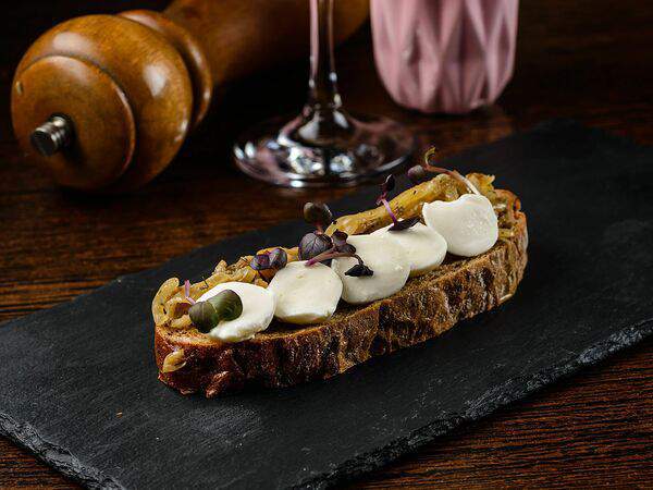 Перфетто - Брускетта с белыми грибами