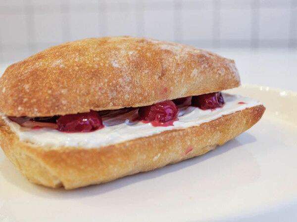 Lobby Street Food - Сэндвич с вишней