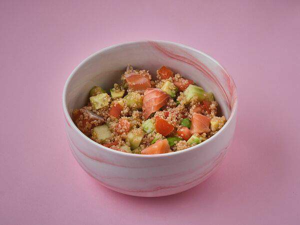 Manick Cakes - Салат с киноа и лососем