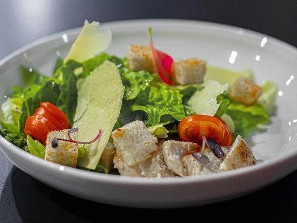 Crazy Brothers - Салат цезарь с куриным филе