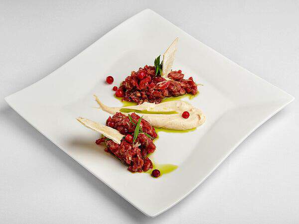 Ресторан Метрополь - Тартар из мраморной говядины с острым соусом