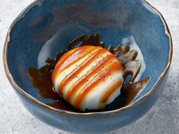 Молодость Kitchen & Bar - Вагаси моти банан-карамель-маракуйя