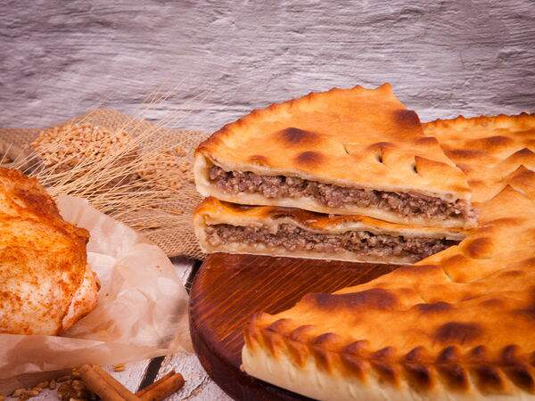 Осетинские пироги и пицца - Русский пирог с мясом и картофелем