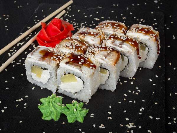 Аквасуши - Ролл Экзотик с угрем