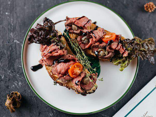 Benny Kitchen - Брускетта с ростбифом