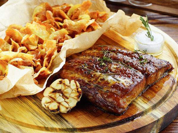 Таверна - Сом, дымлёный на ольховой щепе