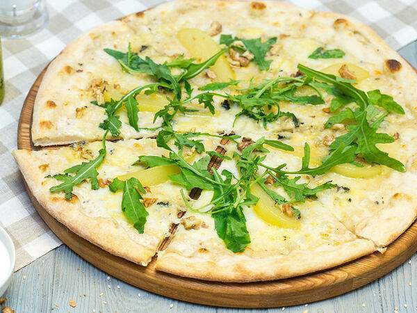 Роял пицца - Пицца с грушей и сыром дорблю (30см)