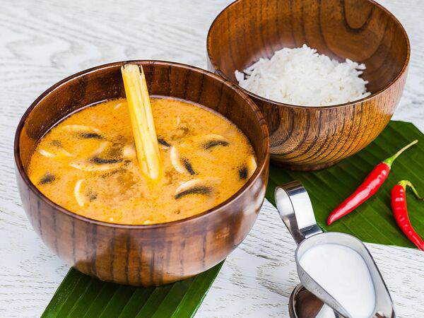 Aura Verdant Restaurant - Том ям с креветками и кокосовым молоком