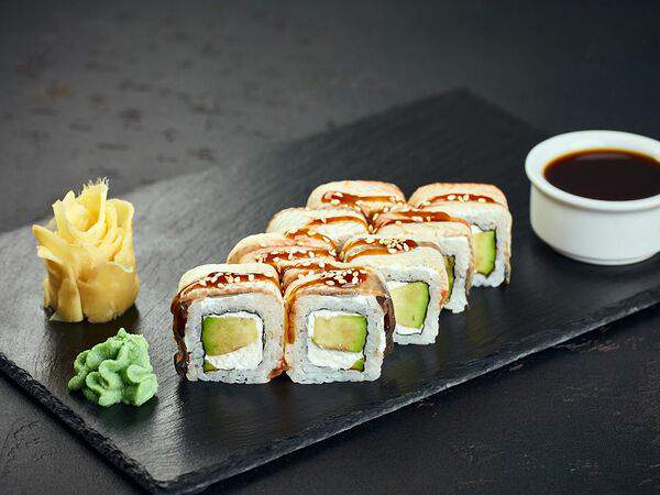Маэстро суши - Ролл Филадельфия с угрем