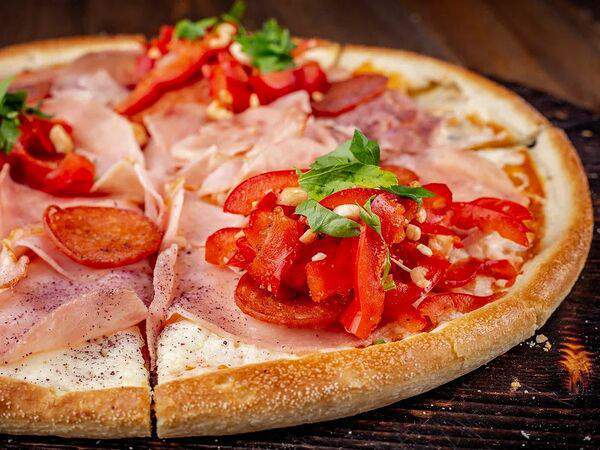 Pizza Hub - Ветчина и колбаски Пепперони