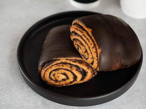 Пекарня Буханка - Булочка маковая в шоколадной глазури