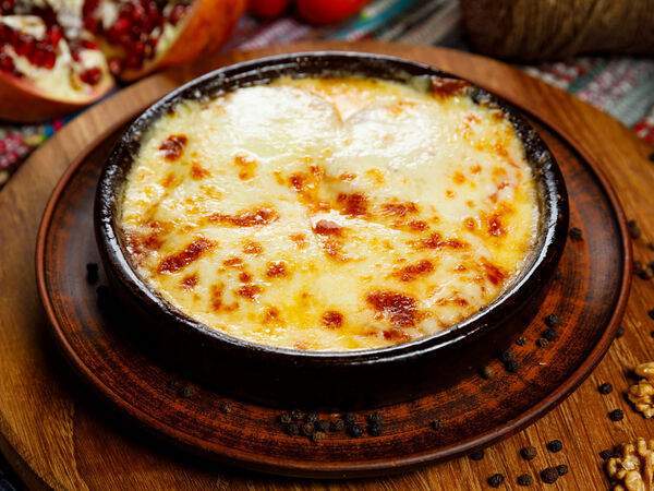 Мангал & гриль - Запечённый сыр сулугуни с помидорами