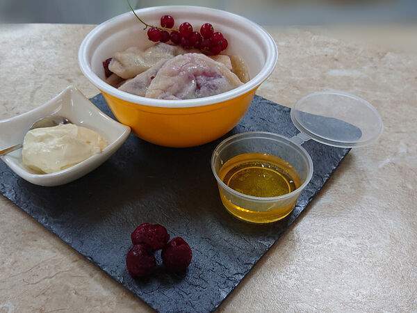 Два пирога - Вареники с вишней и мёдом