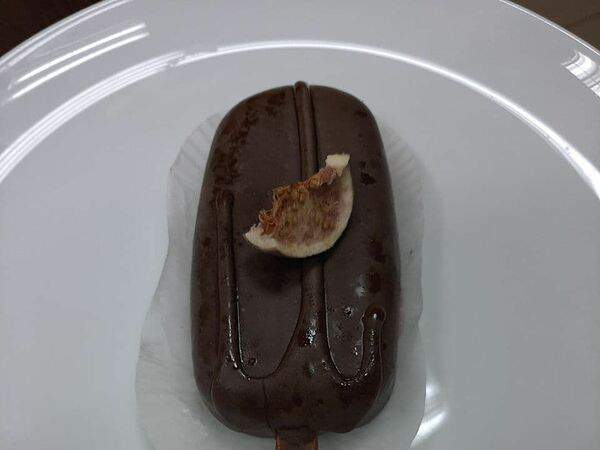 Бутик вкусной еды - Чизкейк эскимо с малиновым муссом в тёмном шоколаде