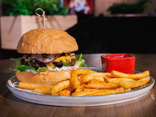 Мята Cyber Lounge Bar - Бургер с грибным жульеном