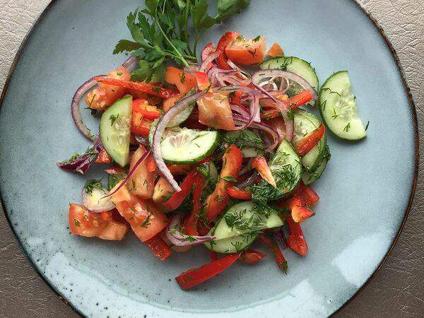 RR Lounge - Чобан салат