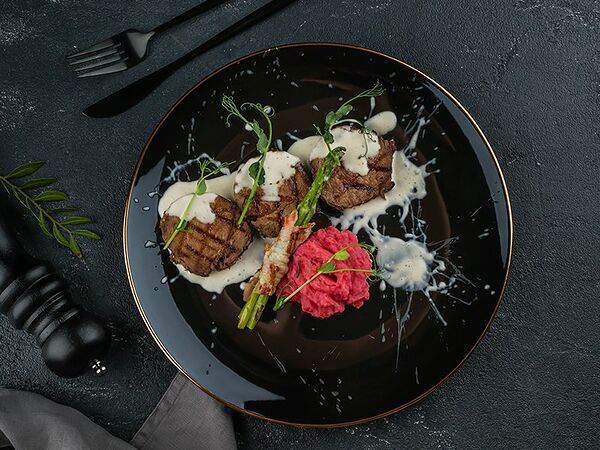 Кафе Миндаль - Медальоны из телятины