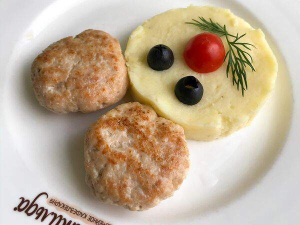 Матильда - Котлетки куриные, гарнир - пюре картофельное