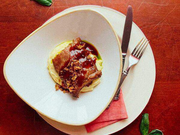 Ресторан 101 - Cвинoе ребро с картофельным пюре