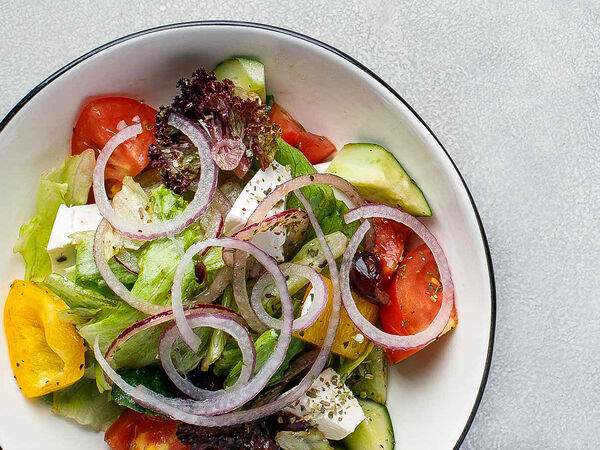 Luka Pizza - Адриатический салат с овощами и сыром фета