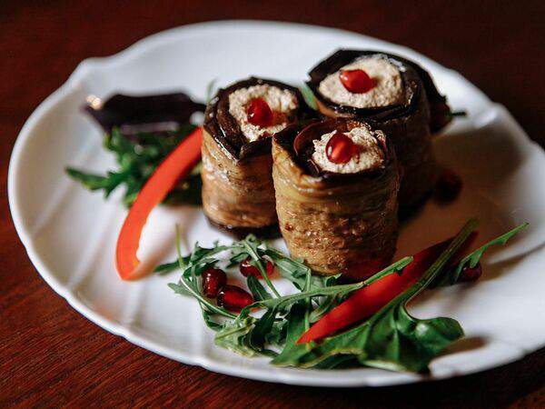 Хинкальная - Рулетики из баклажанов с орехами