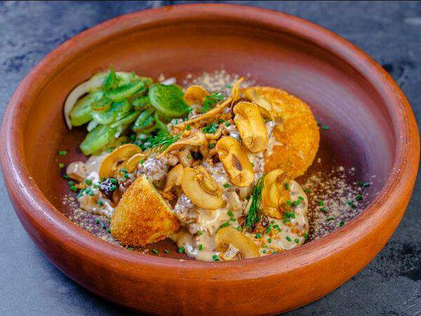 Fish Point - Бефстроганов с зразами из печеного картофеля