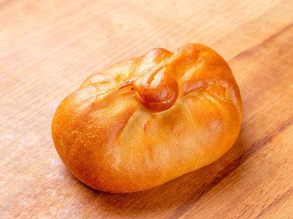 Вкусняшечная - Пирожок с луком и яйцом