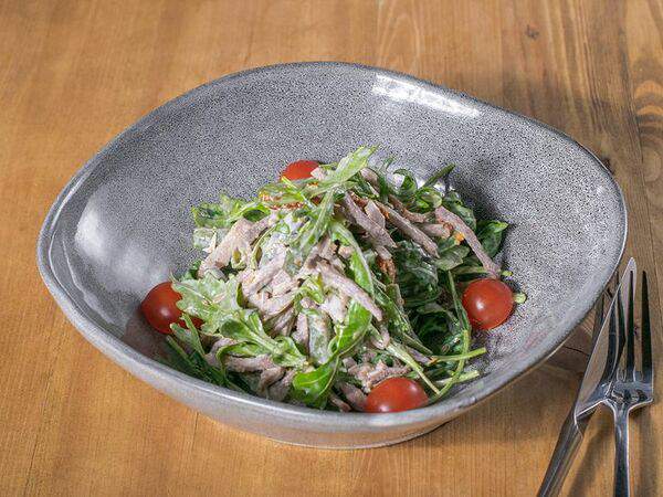 АльпенХофф - Салат из рукколы с говяжьим языком