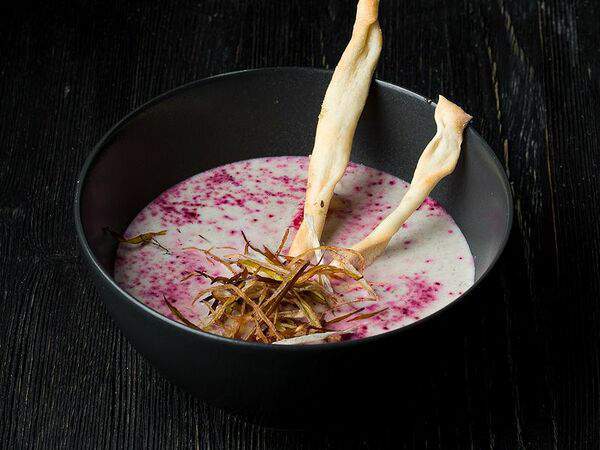 BUNKER - Крем-суп из лесных грибов с гриссини и сеном из порея