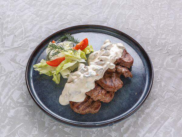 Чайхана Чайхауз - Медальоны из телятины с грибным соусом