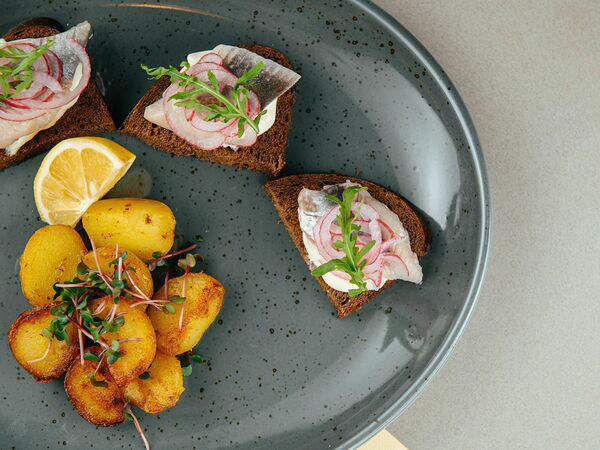 The Kitcha - Сельдь маринованная с теплым картофелем