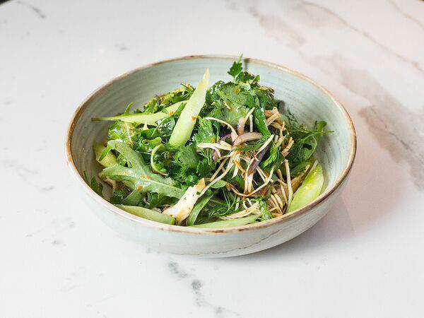 Гаврош - Зеленый салат с цыпленком и грибами