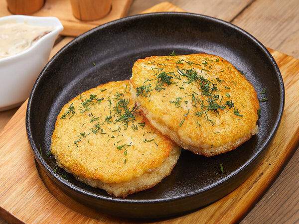 The Black Door - Колдуны по-белорусски со шкварками из домашней грудинки, жареным лучком и сметаной